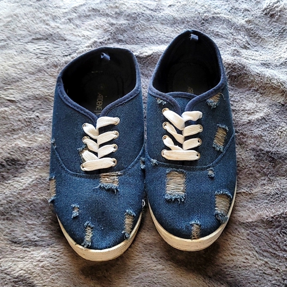 Ardene distressed shoes size 8